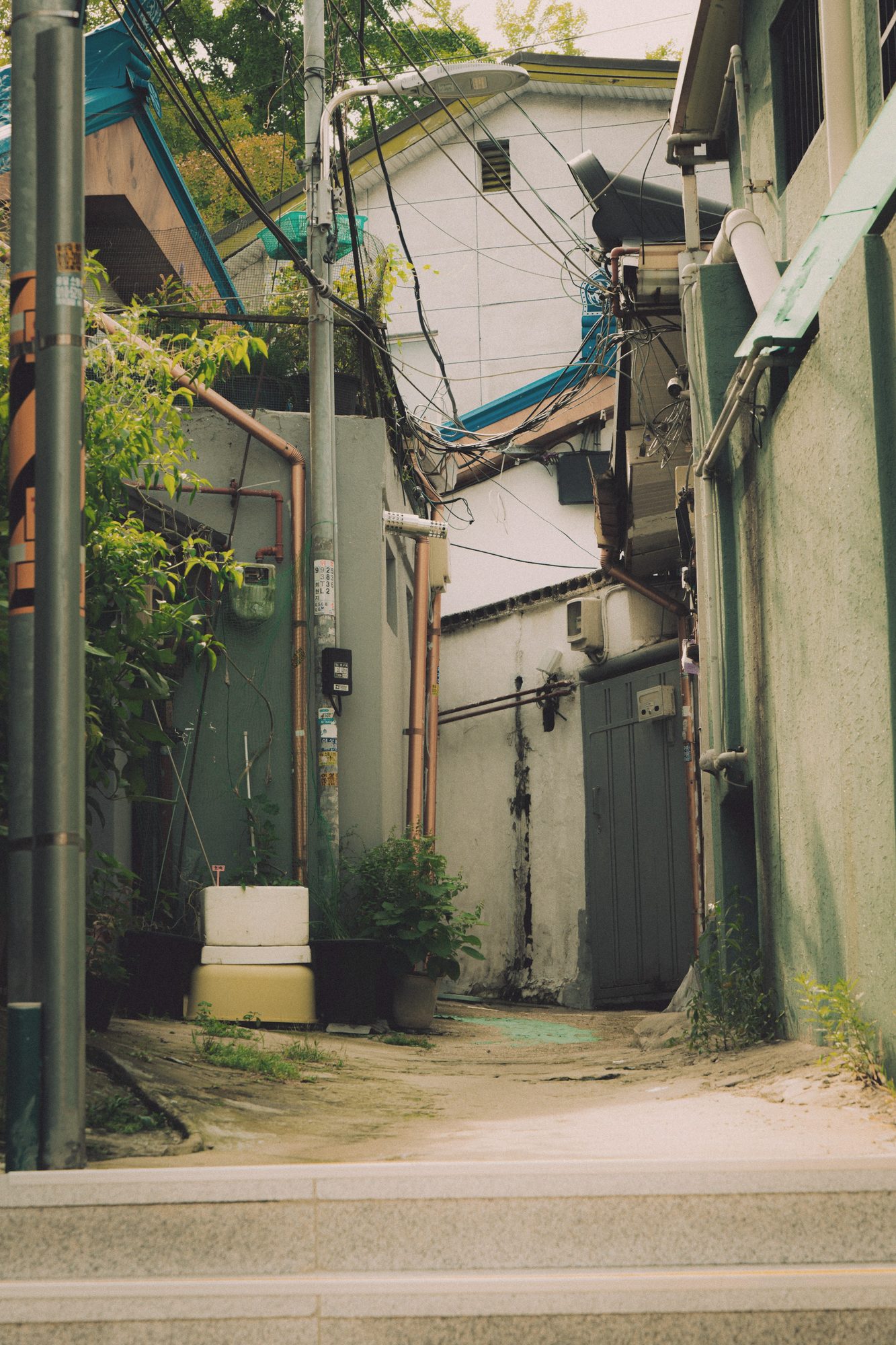 서울 회현동 노후 주택 사이 골목 — 이행강제금 부과 검토 예시