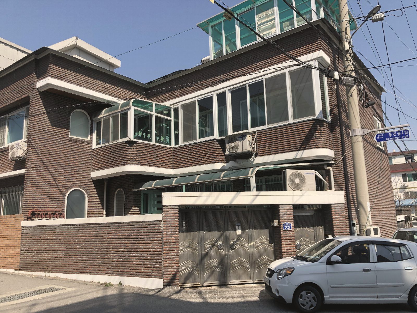 다가구주택 2층 베란다 섀시 확장 부분 외관 예시
